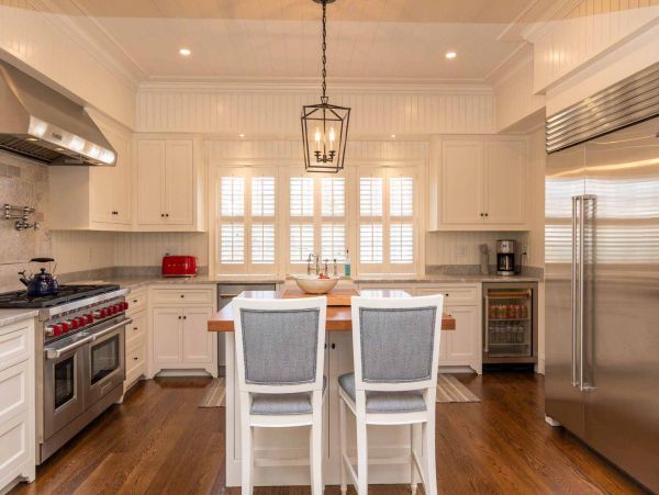 Cape Cod Home 994648