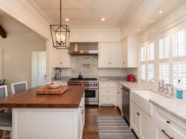 Cape Cod Home 994648