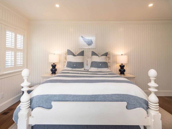 Cape Cod Home 994648