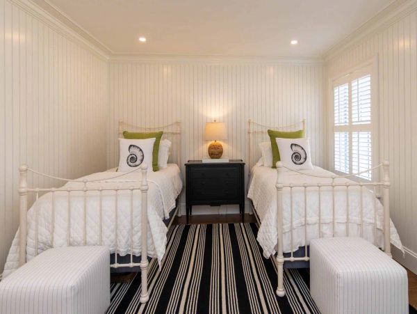 Cape Cod Home 994648