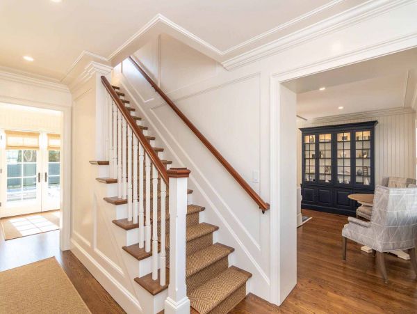 Cape Cod Home 994648