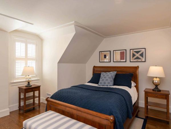 Cape Cod Home 994648