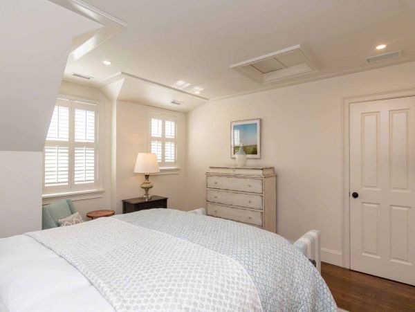 Cape Cod Home 994648