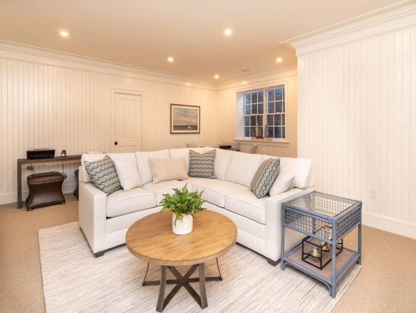 Cape Cod Home 994648