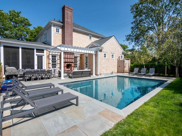 Cape Cod Home 994650