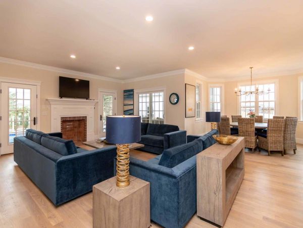 Cape Cod Home 994650