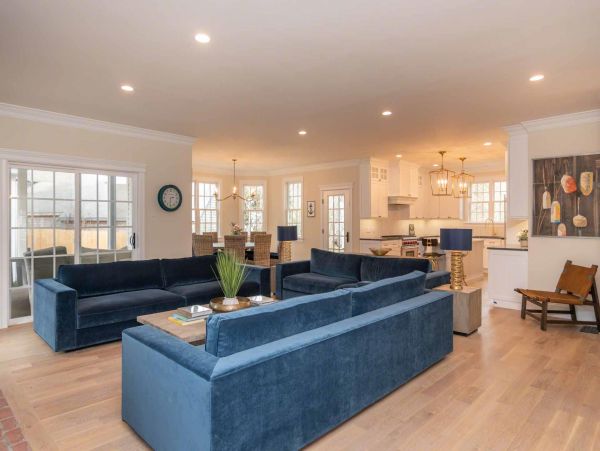 Cape Cod Home 994650
