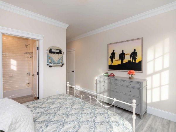 Cape Cod Home 994650