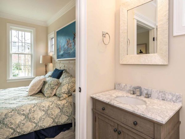 Cape Cod Home 994650