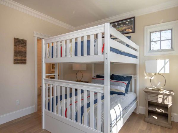 Cape Cod Home 994650