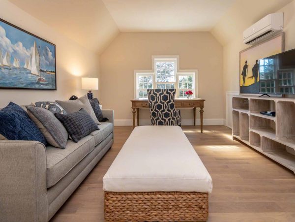 Cape Cod Home 994650
