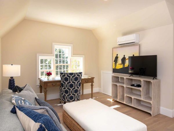 Cape Cod Home 994650