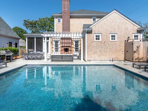 Cape Cod Home 994650