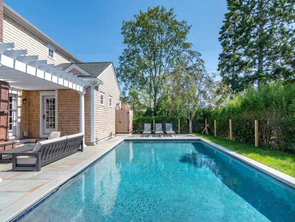 Cape Cod Home 994650