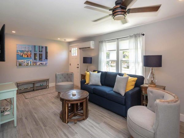 Cape Cod Home 994651
