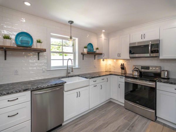 Cape Cod Home 994651