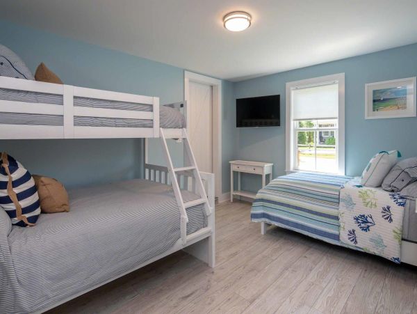 Cape Cod Home 994651