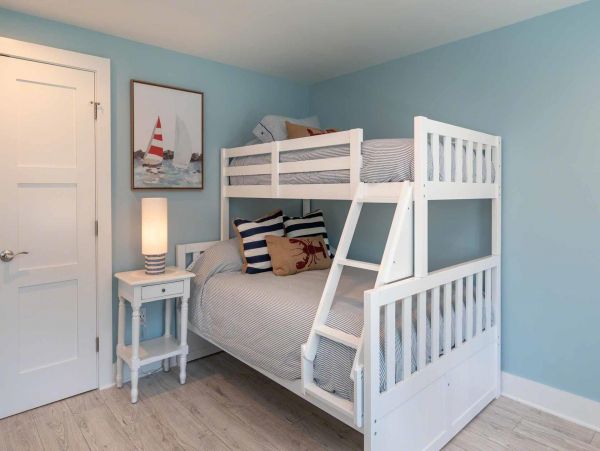 Cape Cod Home 994651