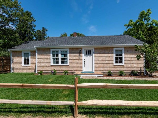 Cape Cod Home 994651