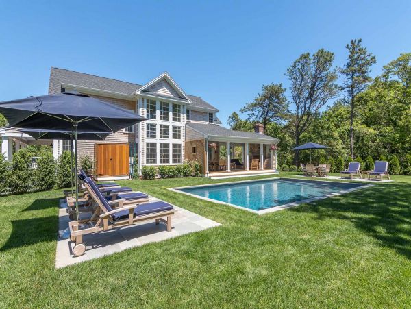 Cape Cod Home 994652