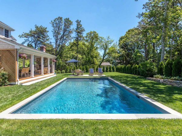 Cape Cod Home 994652