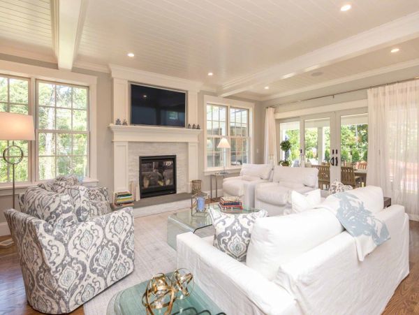Cape Cod Home 994652