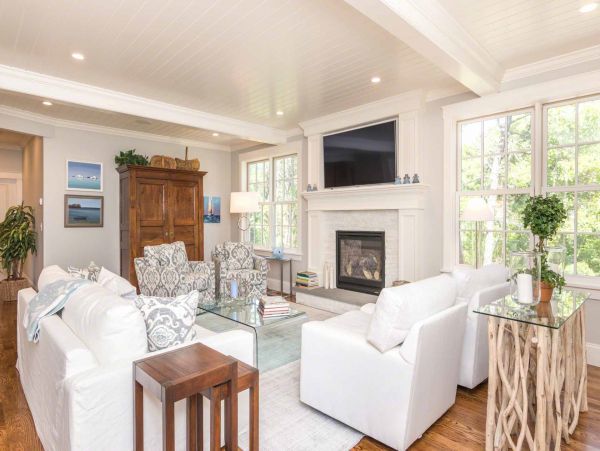 Cape Cod Home 994652