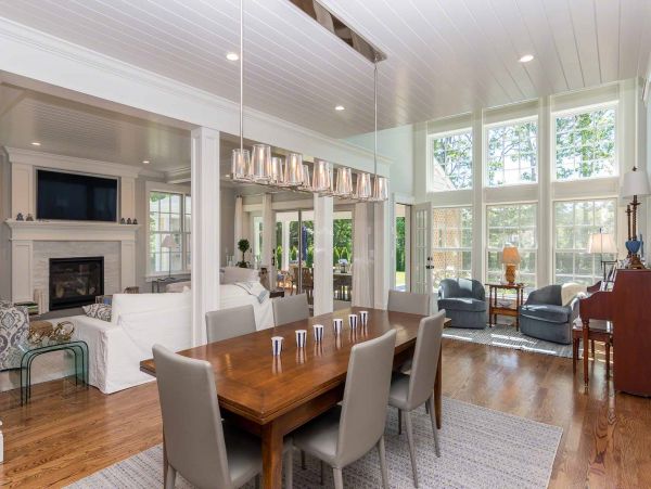 Cape Cod Home 994652