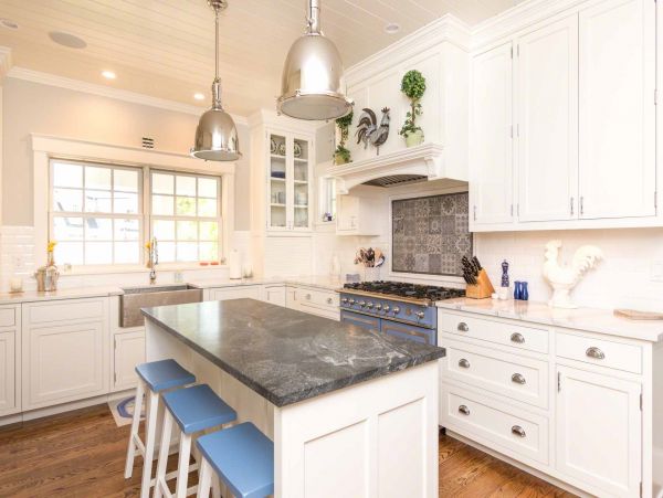 Cape Cod Home 994652