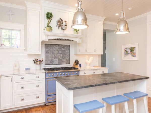 Cape Cod Home 994652