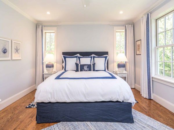 Cape Cod Home 994652
