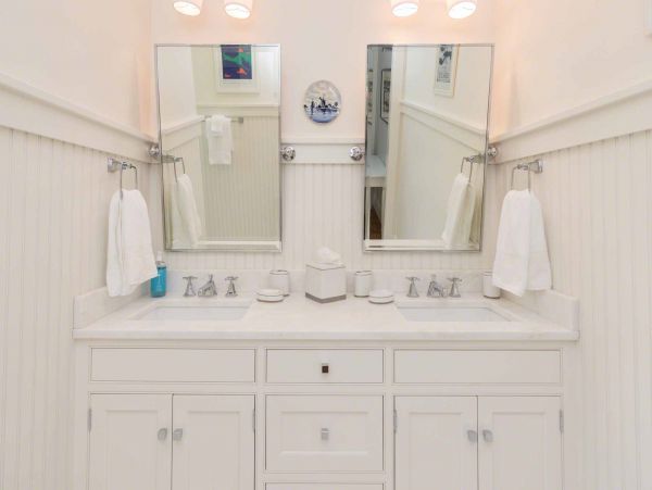 Cape Cod Home 994652