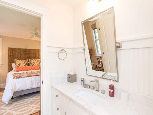 Cape Cod Home 994652