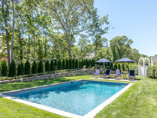 Cape Cod Home 994652
