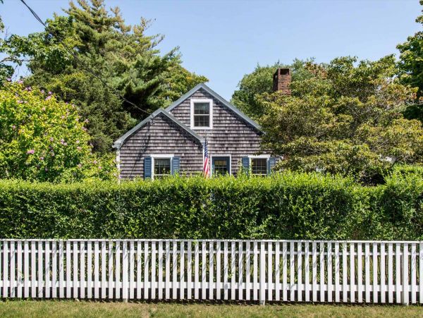 Cape Cod Home 994653