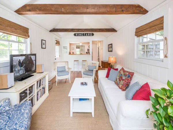 Cape Cod Home 994653