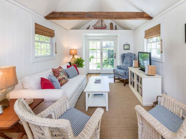Cape Cod Home 994653