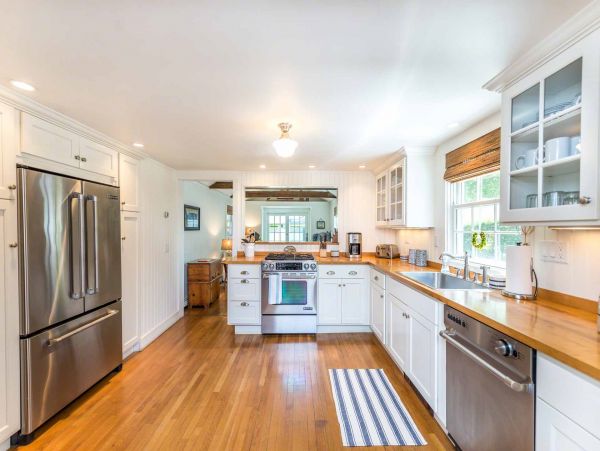 Cape Cod Home 994653