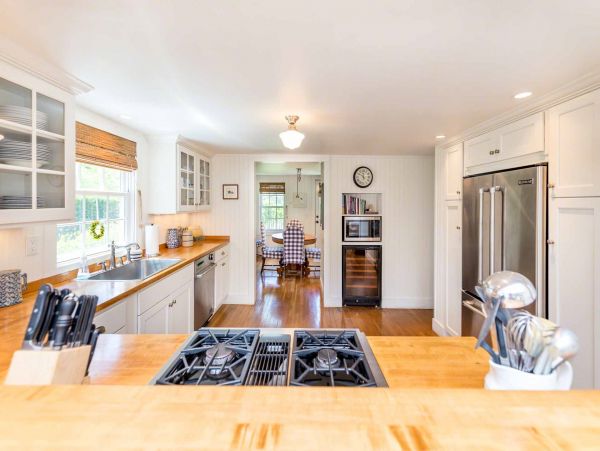 Cape Cod Home 994653