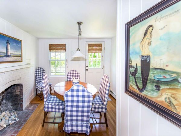 Cape Cod Home 994653