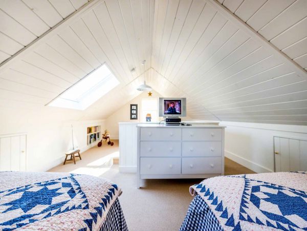 Cape Cod Home 994653
