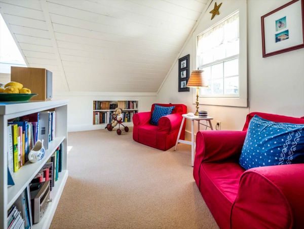 Cape Cod Home 994653