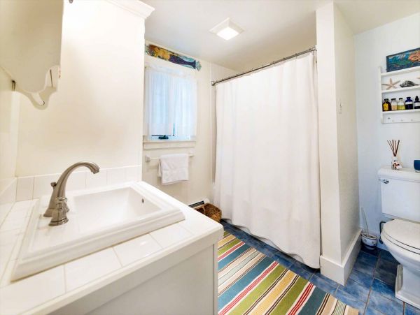 Cape Cod Home 994653