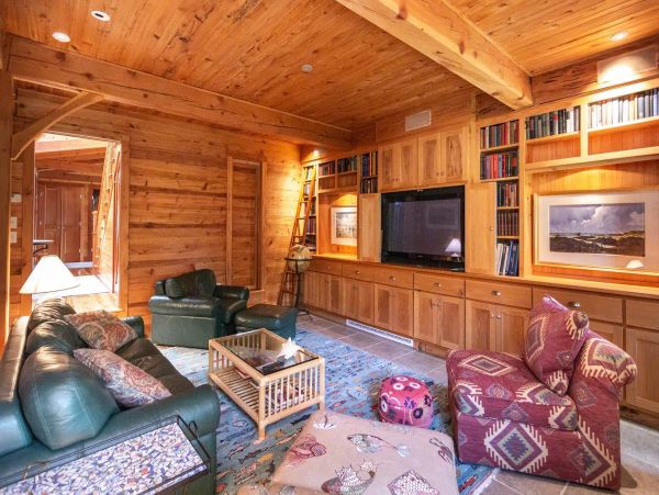 Cape Cod Home 994654