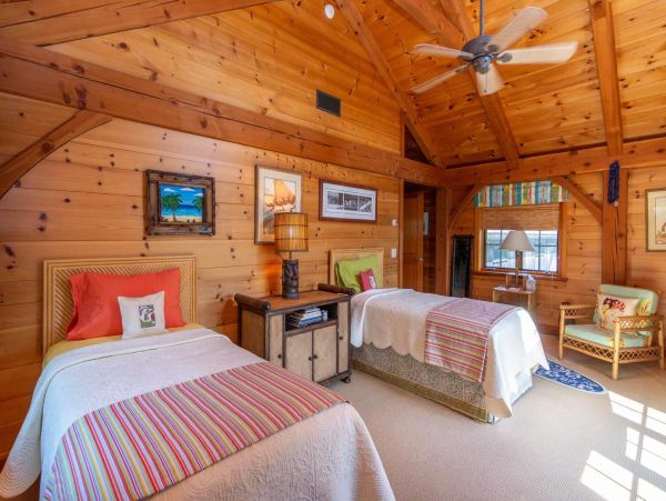 Cape Cod Home 994654