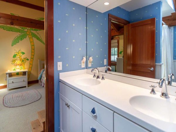 Cape Cod Home 994654