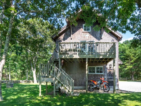 Cape Cod Home 994654