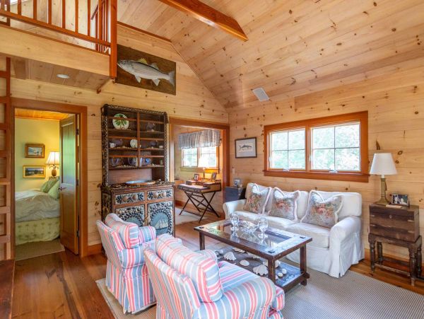Cape Cod Home 994654