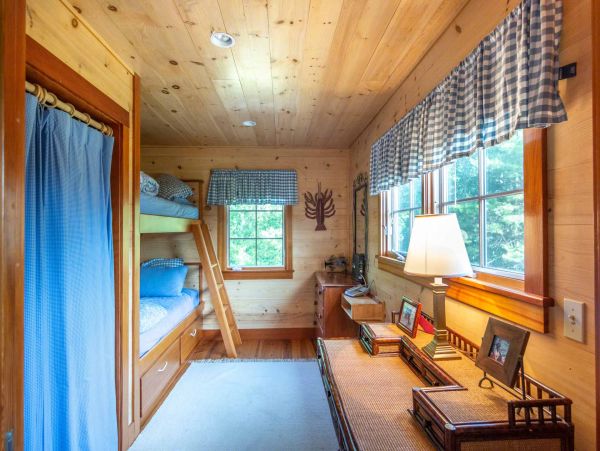 Cape Cod Home 994654