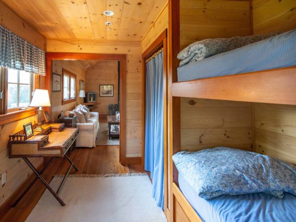 Cape Cod Home 994654
